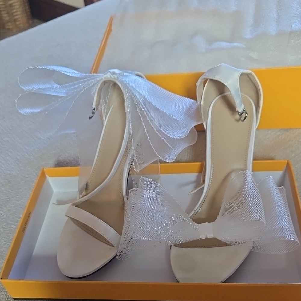 Elegant White Women's Heels with Bow Detail